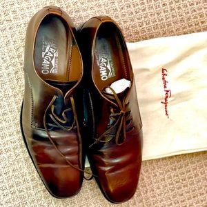 Men Ferragamo plain toe Oxford shoes . Retails for $1300 barely worn